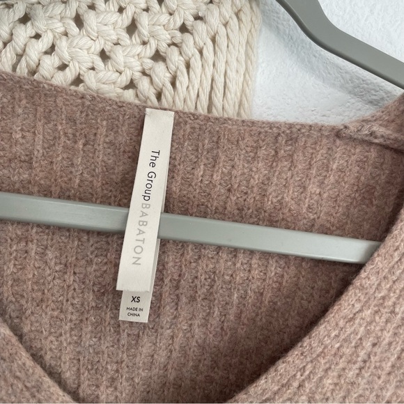 Aritzia babaton mondo sweater. Lightweight non-itchy Merino wool. Size X-Small - Picture 2 of 11